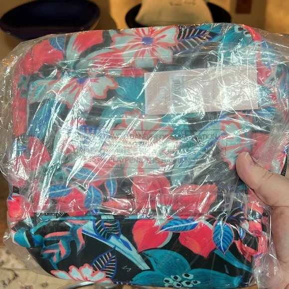 Lug Ranger 2 Crossbody Bag in Resort Tropics NWT - Picture 7 of 7